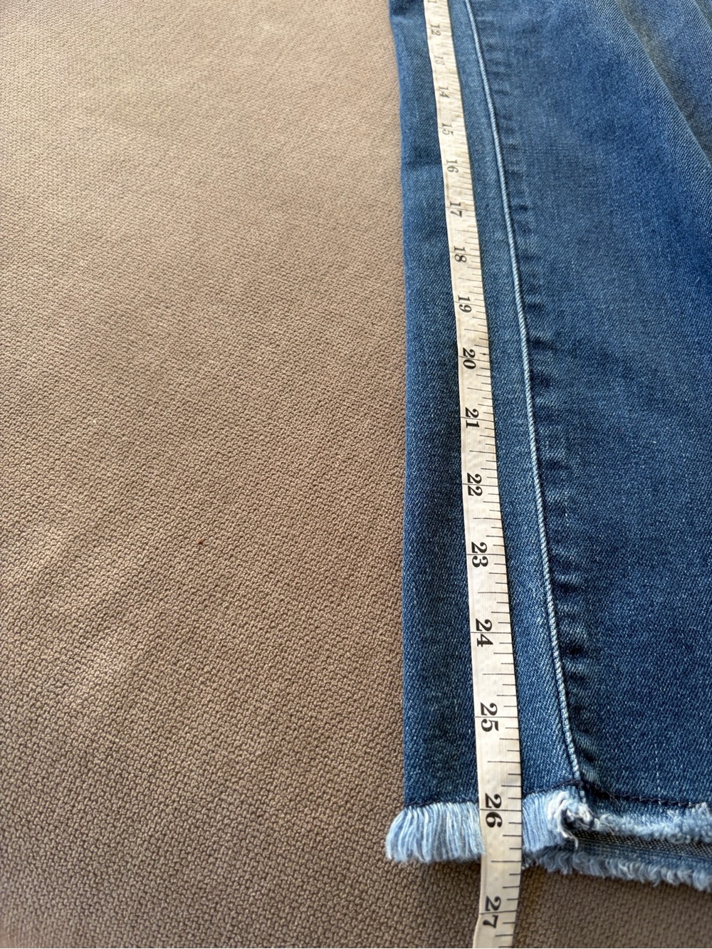 Democracy Jeans Ab Solution Technology Cropped Medium Wash Frayed Hem Size 8 - Picture 7 of 8